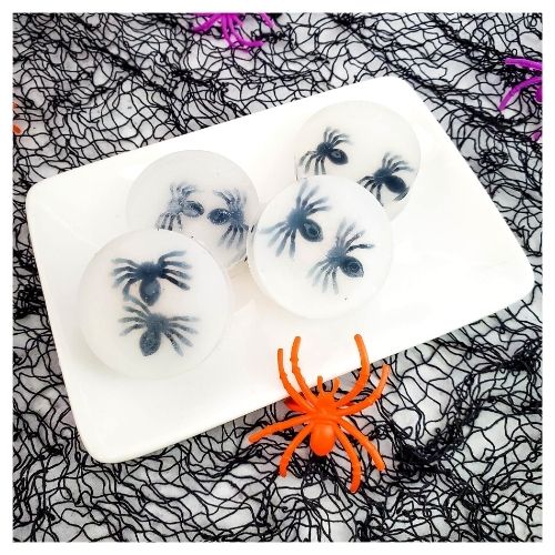 Spooky Spider Sack Mini Soaps Craft- This fun spider sack mini soaps craft makes the perfect DIY Halloween party favors! This is also a fun Halloween kids craft! | #HalloweenCraft #HalloweenDIY #kidsCrafts #diySoap #ACultivatedNest