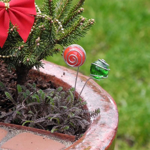 10 Beautiful DIY Gazing Globes- Add a beautiful decorative touch to your garden or yard by making your own lovely DIY garden globes! They're so fun and easy to make! | #diy #gardenDIY #gardenGlobes #gazingGlobes #ACultivatedNest