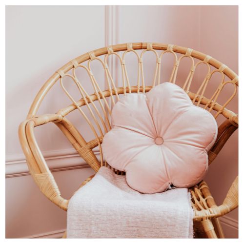 10 Creative Ideas to Repurpose Old Pillows and Pillowcases- Don’t throw away those flat, old pillows!Discover genius ways to upcycle old bed pillows into cozy pet beds, plush floor cushions, and even garden kneelers. These budget-friendly DIY projects give your tired bedding a second life while saving you money on home decor and pet supplies. Perfect for a quick weekend project! | #UpcycledHome #OldPillowHacks #DIYPetBed #FrugalLiving #DIYProjects #ACultivatedNest