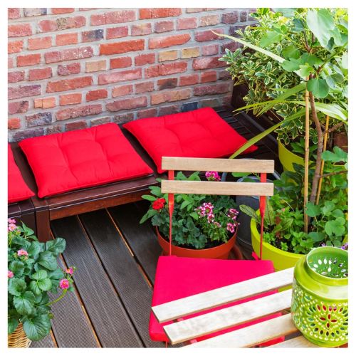 10 Ways to Upcycle Old Pillows and Pillowcases- Don’t throw away those flat, old pillows!Discover genius ways to upcycle old bed pillows into cozy pet beds, plush floor cushions, and even garden kneelers. These budget-friendly DIY projects give your tired bedding a second life while saving you money on home decor and pet supplies. Perfect for a quick weekend project! | #UpcycledHome #OldPillowHacks #DIYPetBed #FrugalLiving #DIYProjects #ACultivatedNest