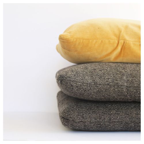 10 Ways to Upcycle Old Pillows and Pillowcases- Don’t throw away those flat, old pillows!Discover genius ways to upcycle old bed pillows into cozy pet beds, plush floor cushions, and even garden kneelers. These budget-friendly DIY projects give your tired bedding a second life while saving you money on home decor and pet supplies. Perfect for a quick weekend project! | #UpcycledHome #OldPillowHacks #DIYPetBed #FrugalLiving #DIYProjects #ACultivatedNest