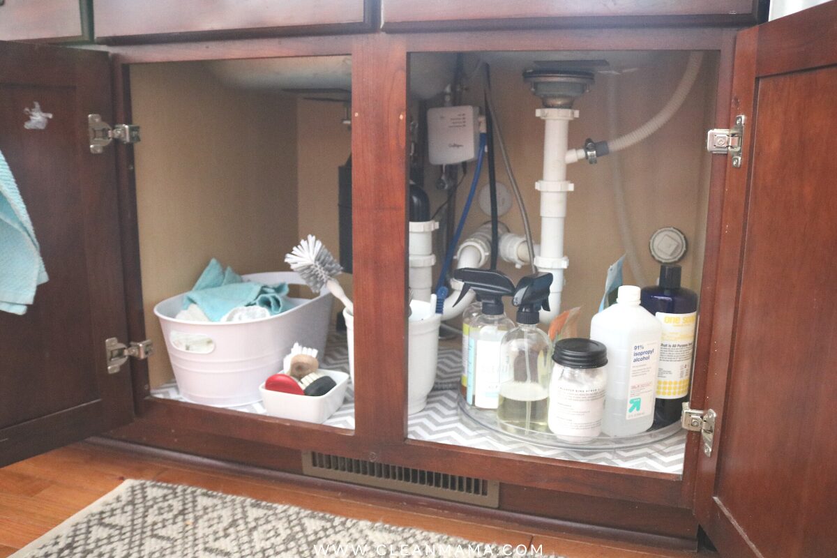10 Organizing Projects You Can Do in Under 30 Minutes- Think you don't have time to get organized? Think again! These minimalist organizing projects take less than 30 minutes and make a massive impact on your home’s daily flow. From taming the Tupperware cabinet to clearing your digital desktop and streamlining the entryway "drop zone," these bite-sized tasks are perfect for a quick reset. Click to find a project you can finish today! | #HomeOrganization #DeclutteringTips #OrganizingHacks #TidyHome #ACultivatedNest