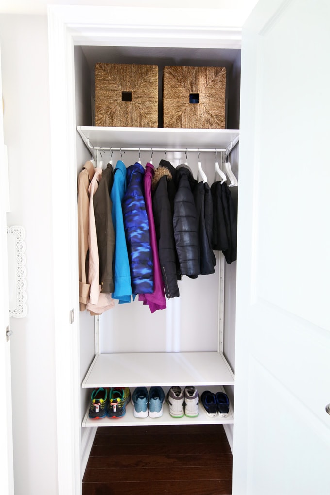 10 Organizing Projects You Can Do in Under 30 Minutes- Think you don't have time to get organized? Think again! These minimalist organizing projects take less than 30 minutes and make a massive impact on your home’s daily flow. From taming the Tupperware cabinet to clearing your digital desktop and streamlining the entryway "drop zone," these bite-sized tasks are perfect for a quick reset. Click to find a project you can finish today! | #HomeOrganization #DeclutteringTips #OrganizingHacks #TidyHome #ACultivatedNest