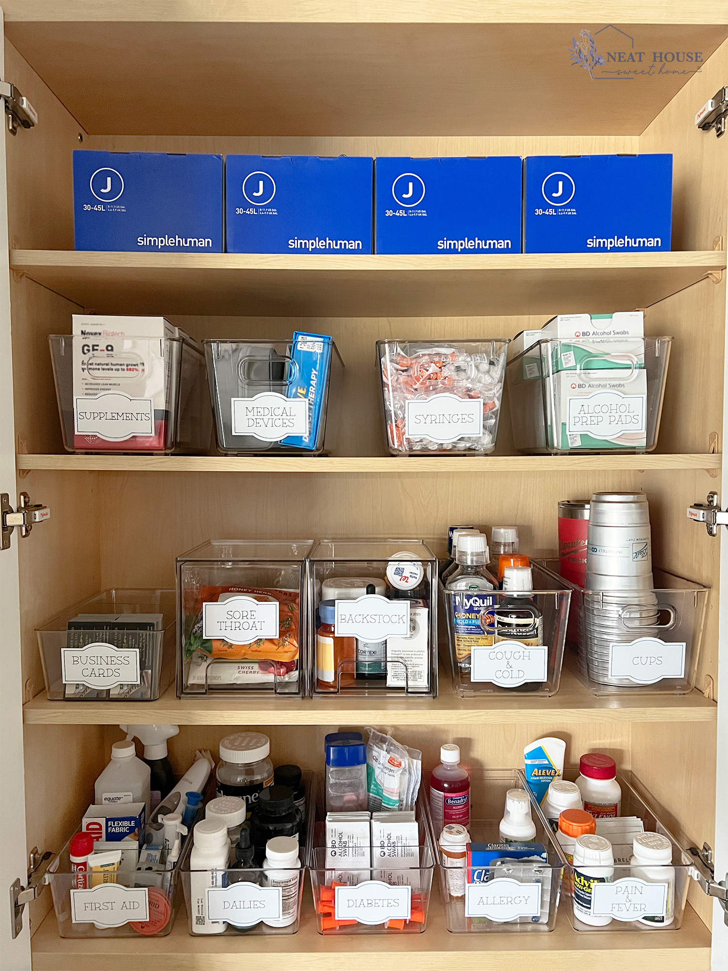 10 Quick and Easy Home Organizing Projects- Think you don't have time to get organized? Think again! These minimalist organizing projects take less than 30 minutes and make a massive impact on your home’s daily flow. From taming the Tupperware cabinet to clearing your digital desktop and streamlining the entryway "drop zone," these bite-sized tasks are perfect for a quick reset. Click to find a project you can finish today! | #HomeOrganization #DeclutteringTips #OrganizingHacks #TidyHome #ACultivatedNest