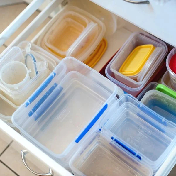 10 Quick and Easy Home Organizing Projects- Think you don't have time to get organized? Think again! These minimalist organizing projects take less than 30 minutes and make a massive impact on your home’s daily flow. From taming the Tupperware cabinet to clearing your digital desktop and streamlining the entryway "drop zone," these bite-sized tasks are perfect for a quick reset. Click to find a project you can finish today! | #HomeOrganization #DeclutteringTips #OrganizingHacks #TidyHome #ACultivatedNest