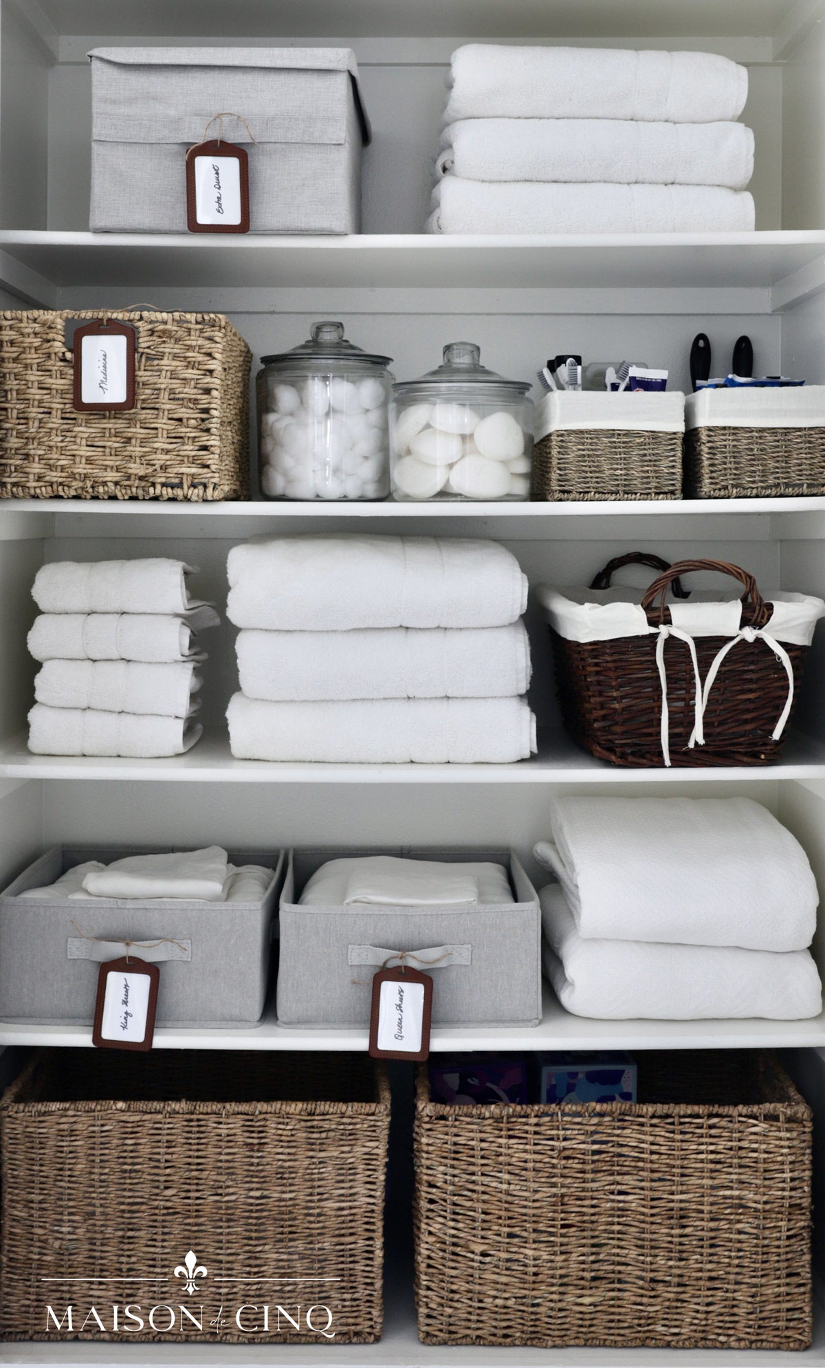 10 Quick and Easy Home Organizing Projects- Think you don't have time to get organized? Think again! These minimalist organizing projects take less than 30 minutes and make a massive impact on your home’s daily flow. From taming the Tupperware cabinet to clearing your digital desktop and streamlining the entryway "drop zone," these bite-sized tasks are perfect for a quick reset. Click to find a project you can finish today! | #HomeOrganization #DeclutteringTips #OrganizingHacks #TidyHome #ACultivatedNest