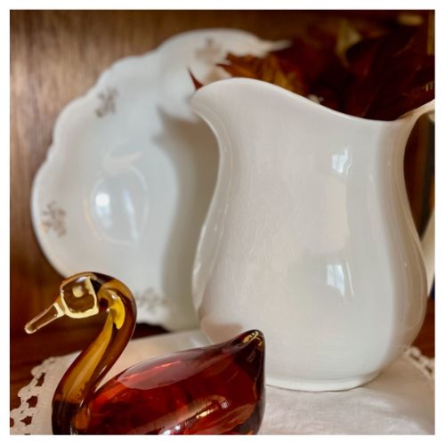 10 Thrift Store DIY Flips for Fall Home Decor- Transform everyday thrift store finds into cozy autumn home decor on a budget. Discover easy DIY fall crafts, upcycled project ideas, and thrifting tips to turn secondhand items like brass, wooden bowls, and frames into warm seasonal accents. | #fallhomedecor #thriftstoreflips #diyfallcrafts #upcycleddecor #ACultivatedNest